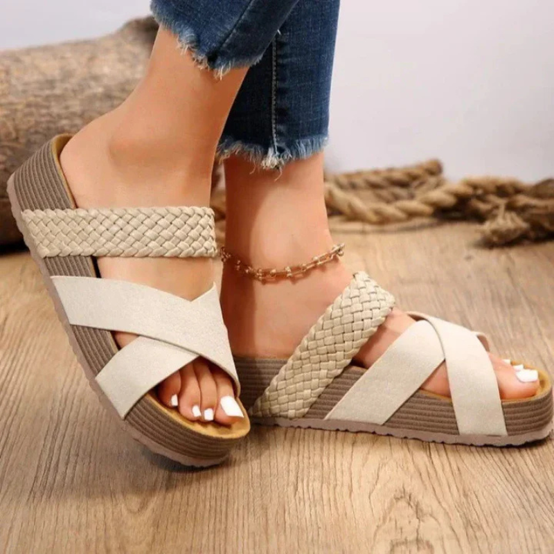 Damen Sandalen – Geflochtene Riemen – Gepolstertes Fußbett – Offene Zehen – Plateau