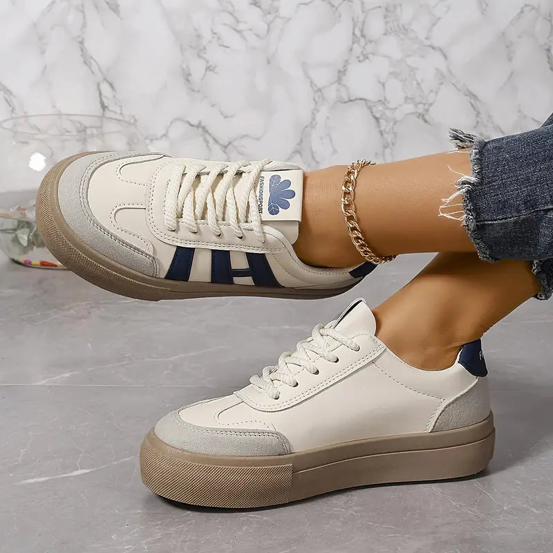 Damen Sneakers – Low-Top – Plateau Sohle – Schnürung – Modischer Freizeitstil