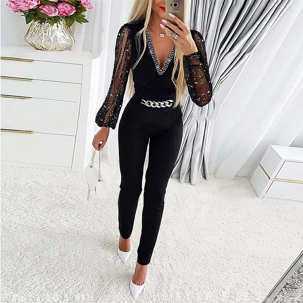 Damen Jumpsuit – Slim Fit – V-Ausschnitt mit Diamantdetails – Lange transparente Ärmel – Kettengürtel