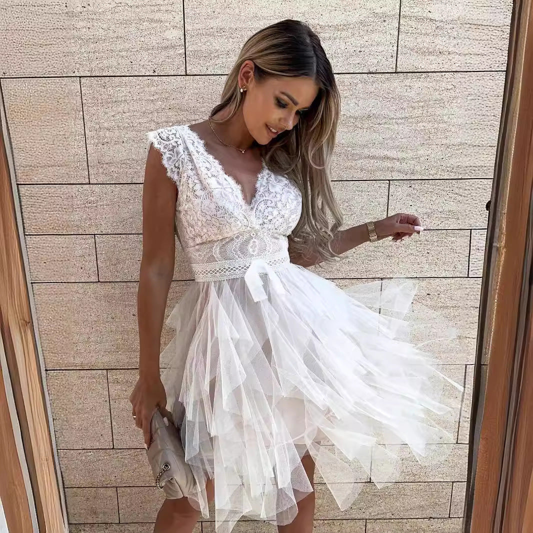 Damen Partykleid – Figurbetontes Oberteil – V-Ausschnitt – Tüllrock – Knielang