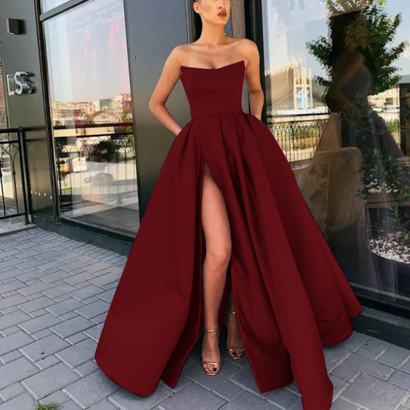 Damen Abendkleid – Schulterfrei – Figurbetontes Oberteil – Weiter Rock mit Schlitz