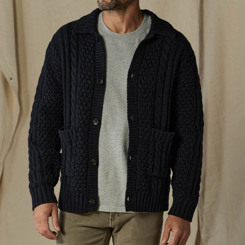 Herren Cardigan – Soft Knit – Relaxed Fit – Zopfmuster – Knopfleiste – Kragen – Taschen