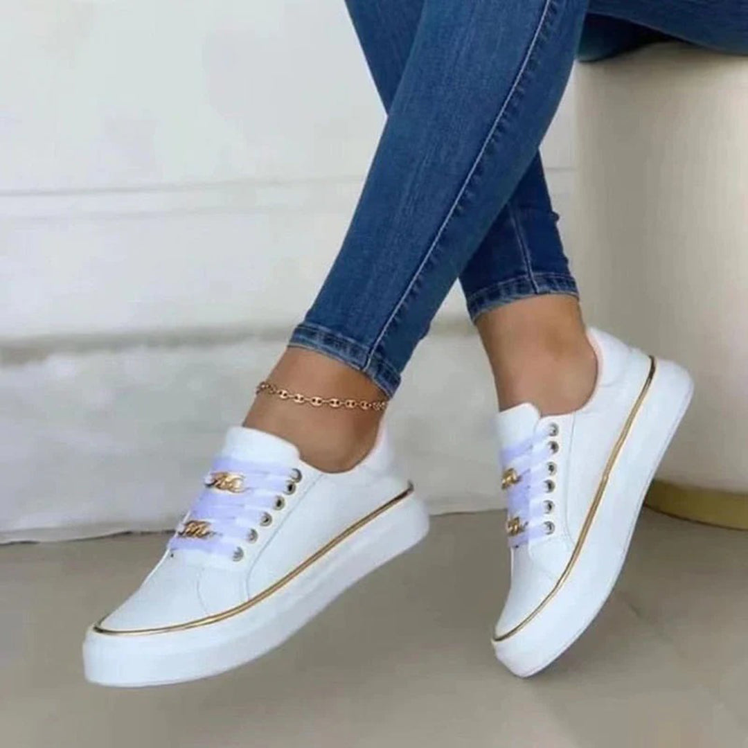 Damen Sneaker – Glattes Finish – Elegante Akzente – Bequeme Passform – Alltag