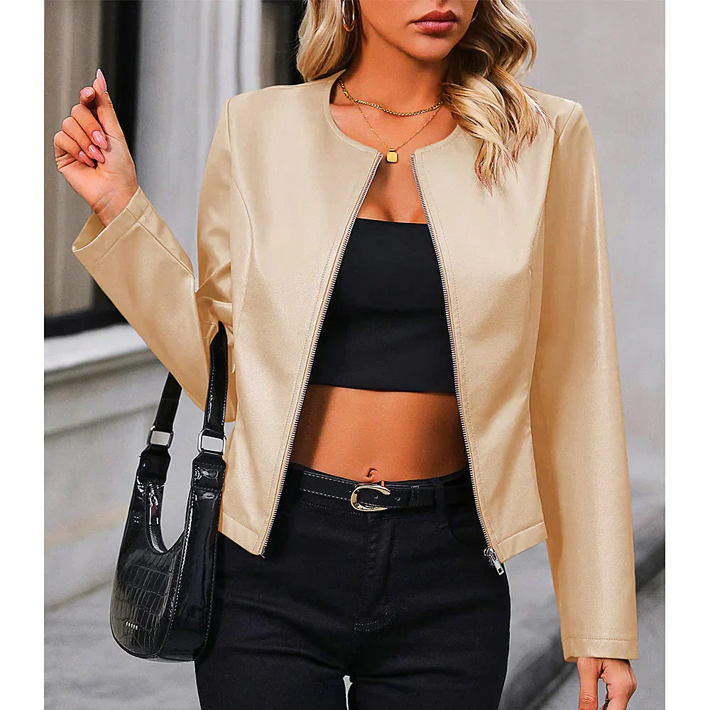 Damen Bikerjacke – Slim Fit – Glattes Kunstleder – Kragenlos – Kurzer Schnitt