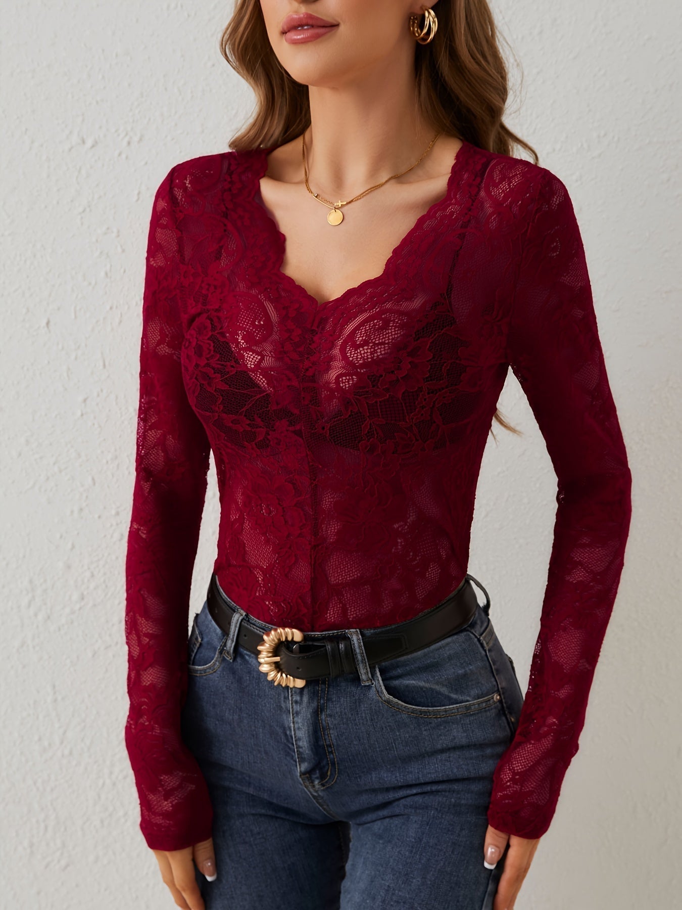 Damen Spitzenbluse – Slim Fit – Tiefer V-Ausschnitt – Transparente Ärmel – Florales Design