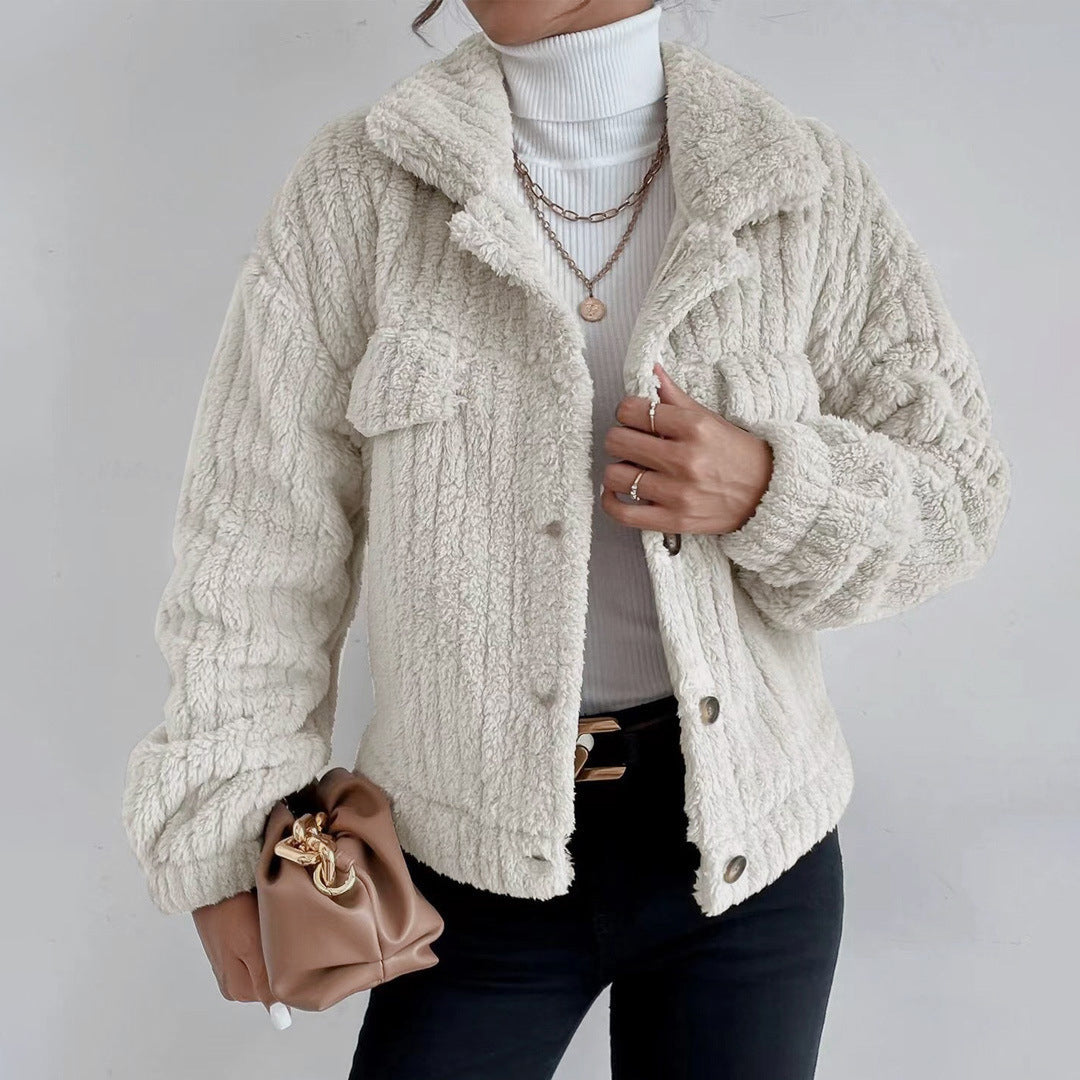 Damen Teddy Mantel – Oversized Passform – Flauschige Struktur – Kurze Länge – Knopfverschluss