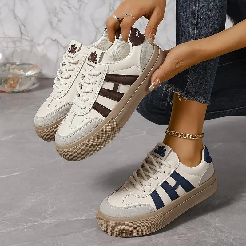 Damen Sneakers – Low-Top – Plateau Sohle – Schnürung – Modischer Freizeitstil