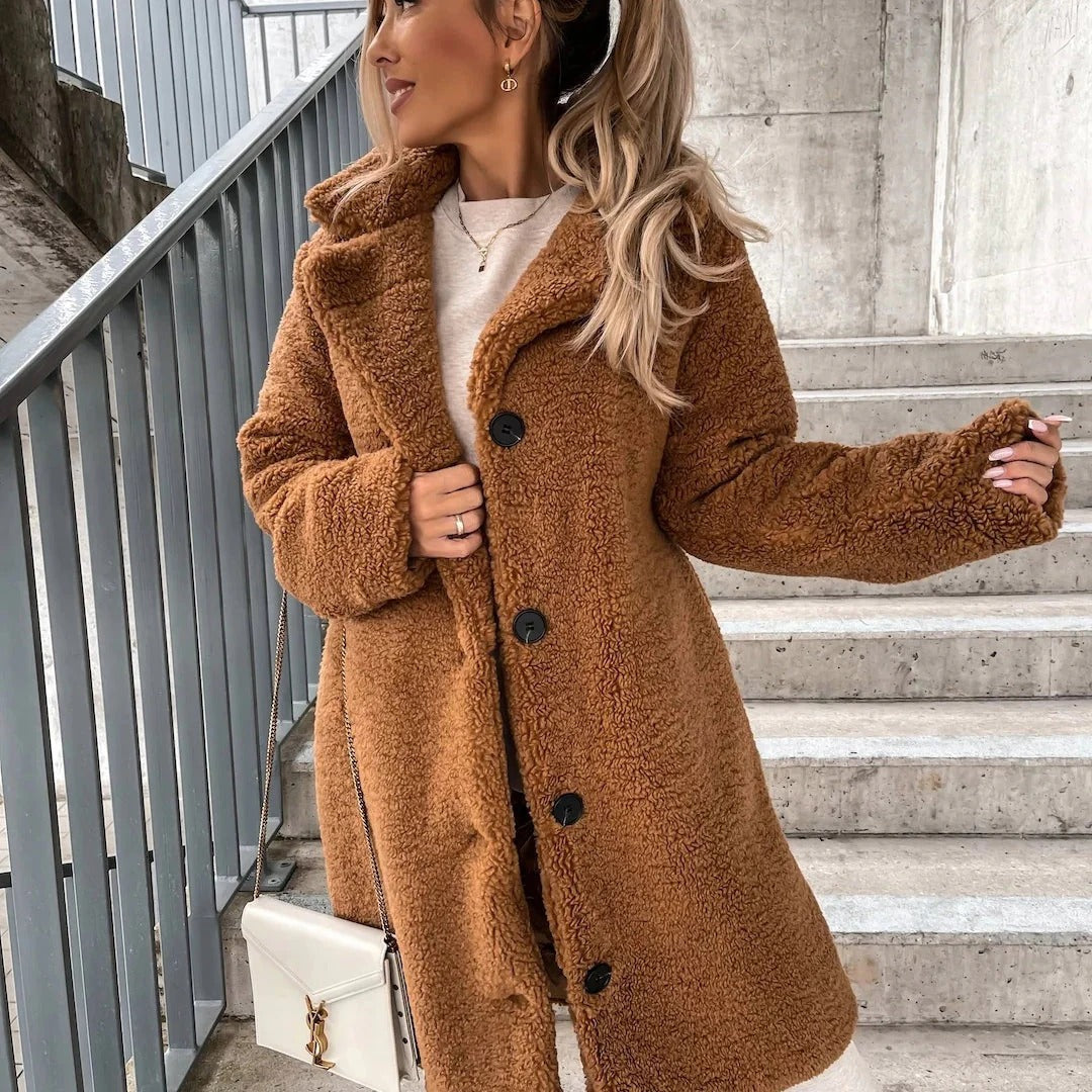 Damen Mantel – Oversize Passform – Teddyfleece – Reverskragen – Knopfverschluss
