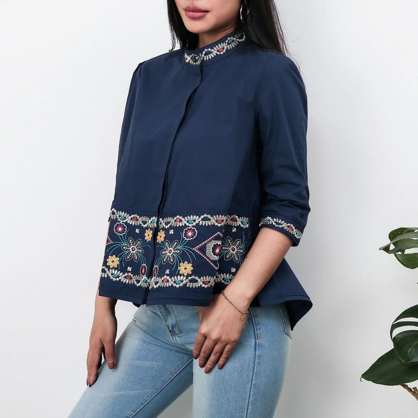 Damen Bluse – Lockerer Schnitt – Bestickt – Hoher Kragen – Verdeckte Knopfleiste – Baumwolle