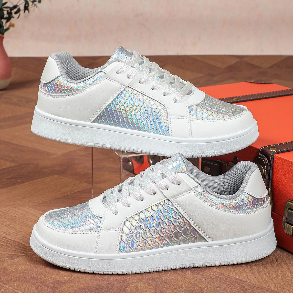 Damen Sneakers – Low Top – Chunky Sohle – Schlangenstruktur – Street Style
