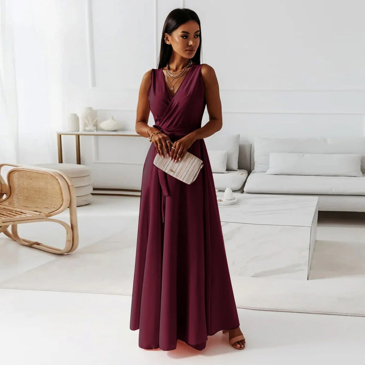 Damen Maxikleid – Luxusstoff – V-Ausschnitt – Ärmellos – Tailliert mit Bindegürtel