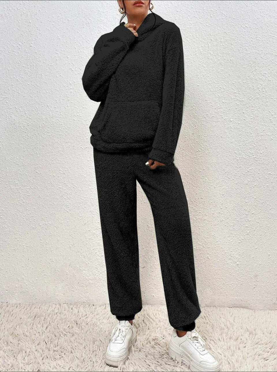 Damen Lounge Anzug – Teddyfleece – Lockerer Schnitt – Kapuze mit Kängurutasche