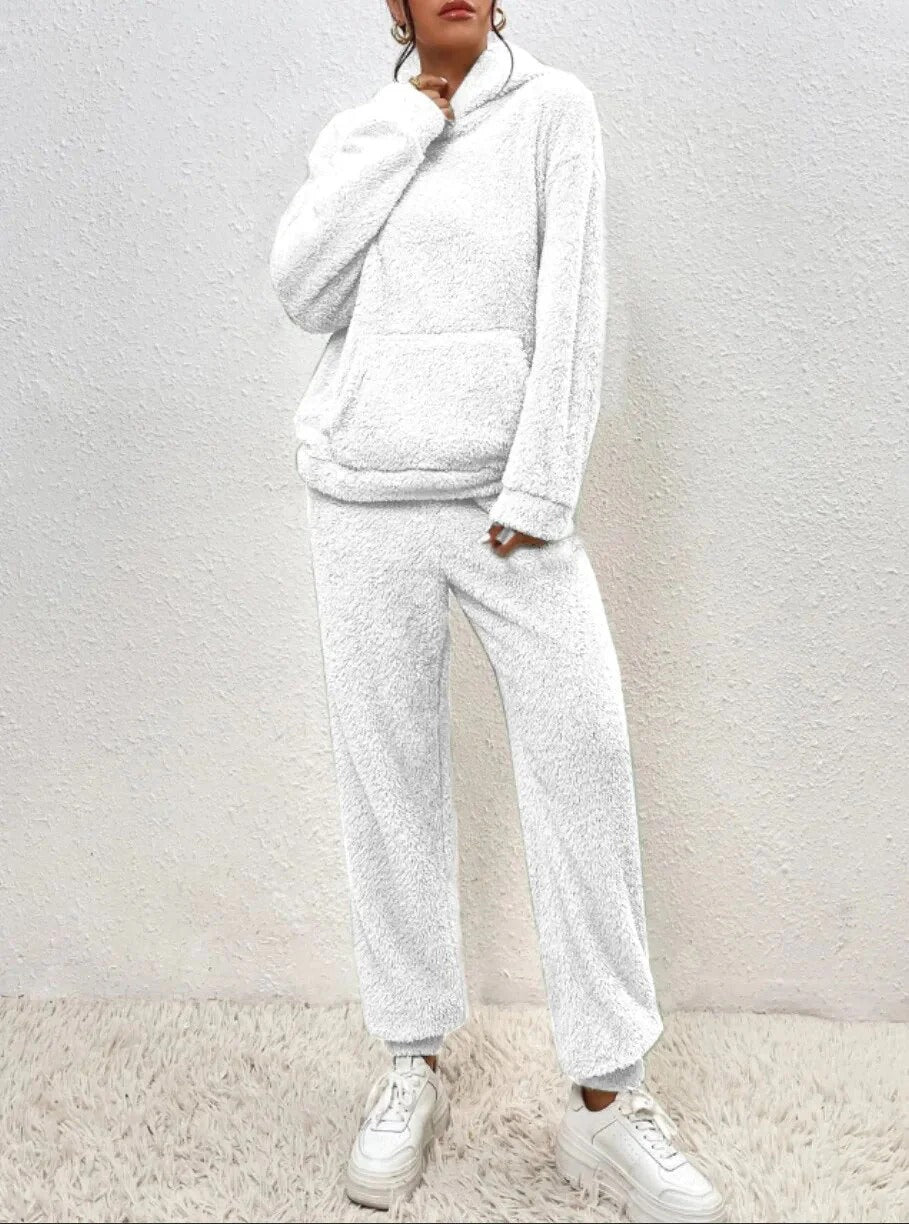 Damen Lounge Anzug – Teddyfleece – Lockerer Schnitt – Kapuze mit Kängurutasche