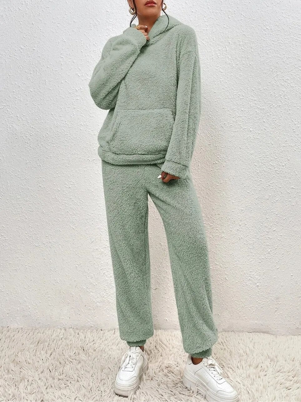 Damen Lounge Anzug – Teddyfleece – Lockerer Schnitt – Kapuze mit Kängurutasche