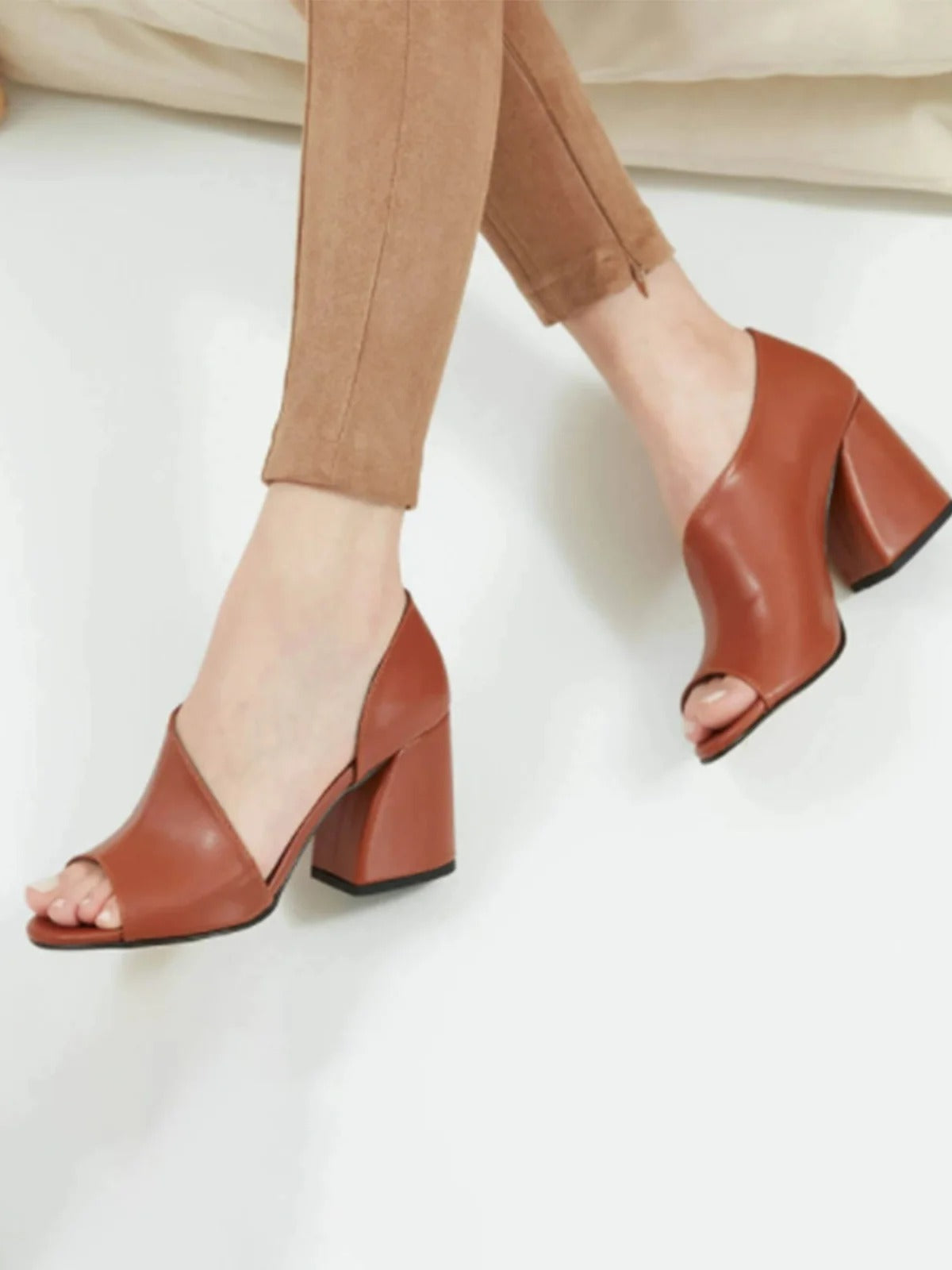 Damen Blockabsatz Flats – Offene Zehen – Schlanke Passform – Minimalistisches Design