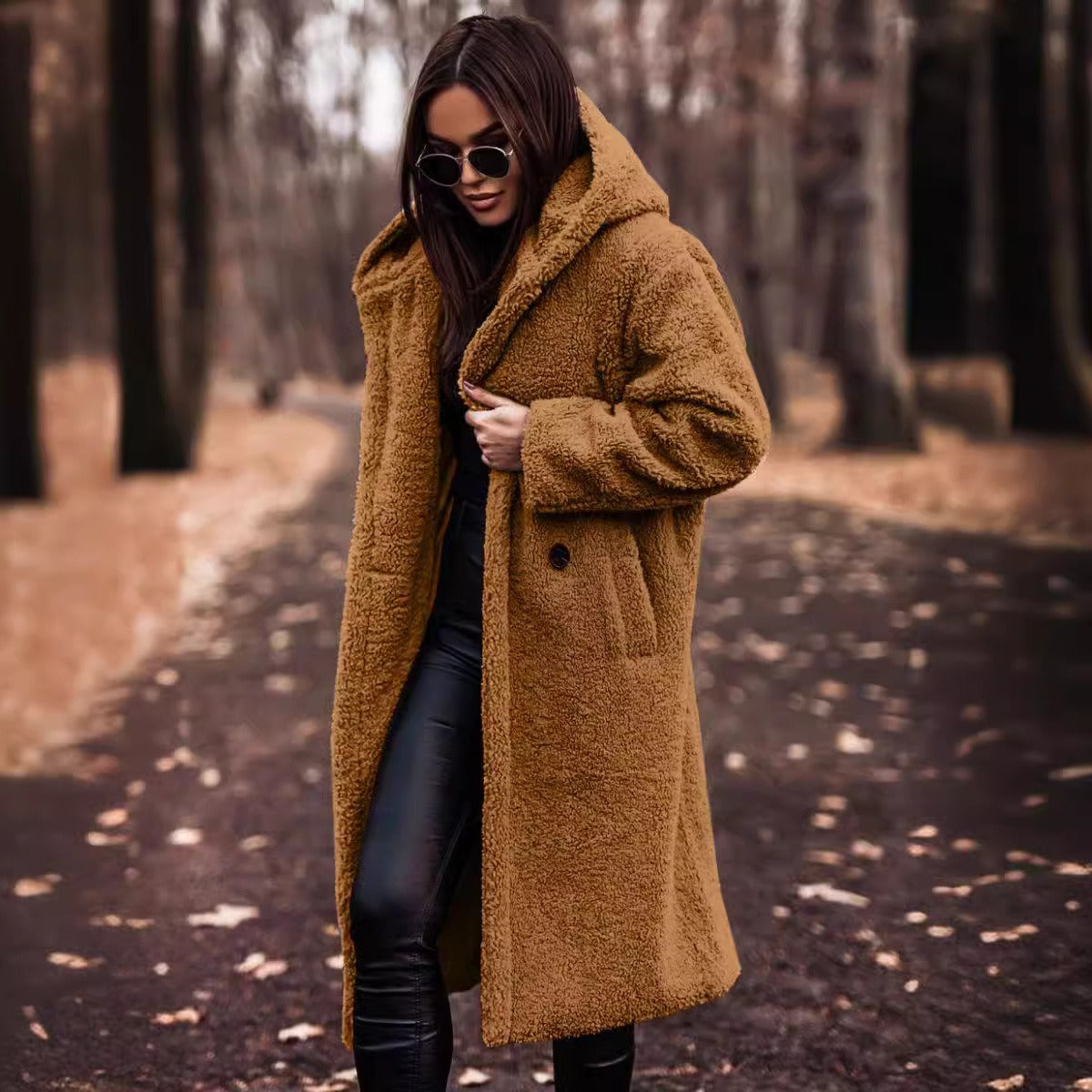 Damen Wollmantel – Oversized Schnitt – Kapuze – Knopfverschluss – Langform