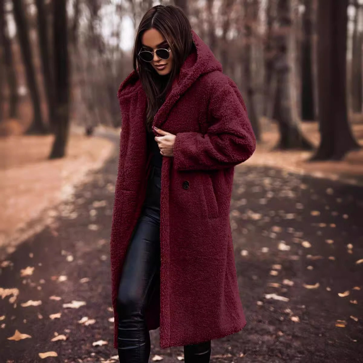 Damen Wollmantel – Oversized Schnitt – Kapuze – Knopfverschluss – Langform