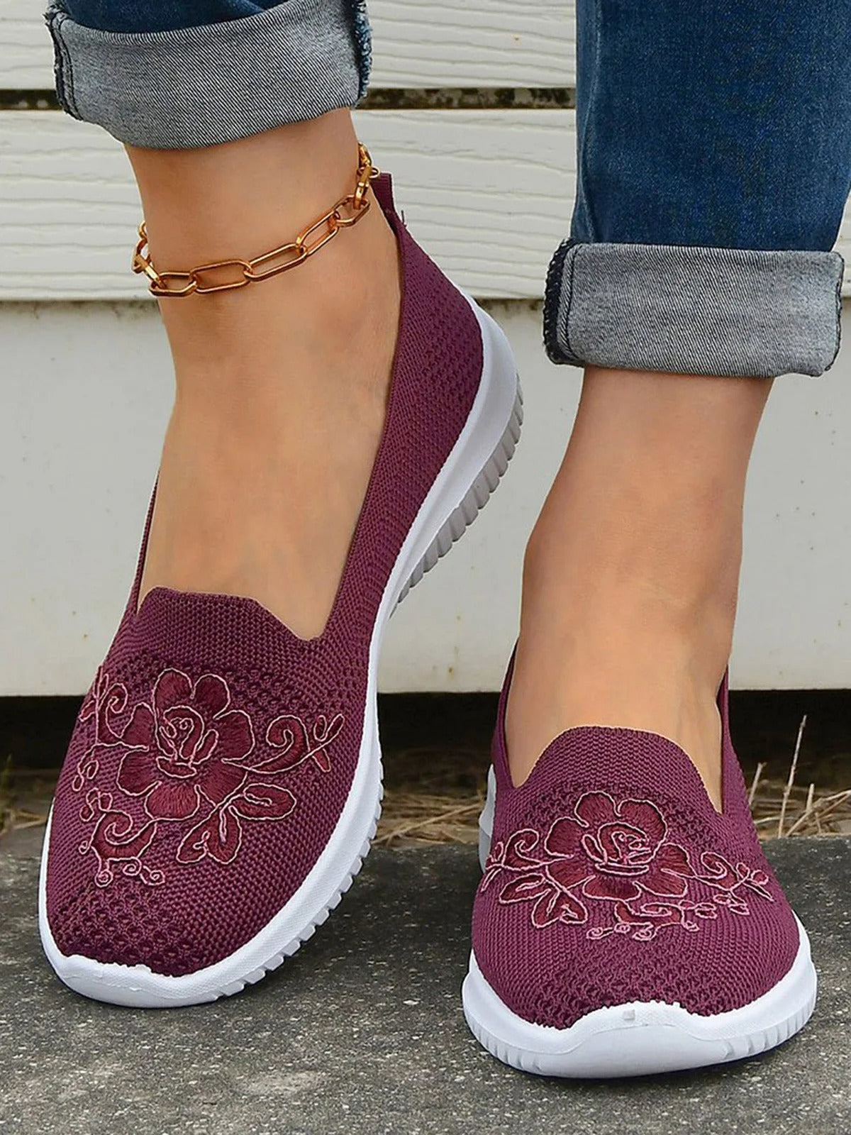 Damen Slip-On Sneaker – Atmungsaktives Strickgewebe – Florale Stickerei – Bequeme Passform