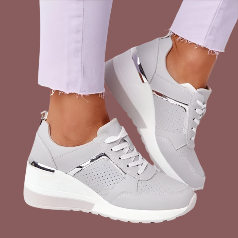 Damen Sneaker – Plateau Sohle – Atmungsaktiv mit Metallic Details – Alltagsschuh