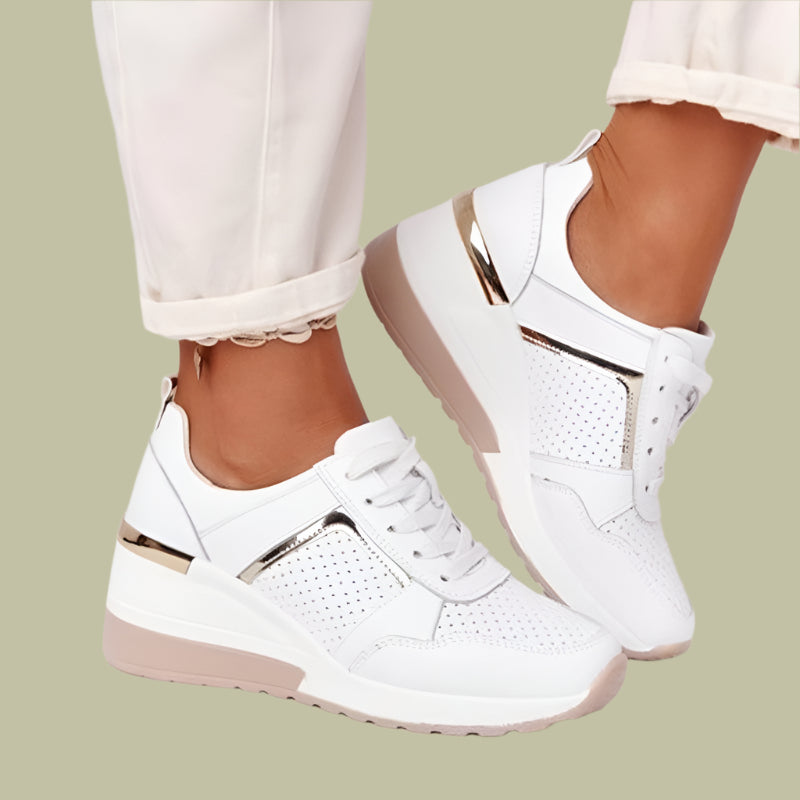 Damen Ortho Sneaker – Keilabsatz – Atmungsaktive Seiten – Glänzende Details – Freizeitpassform