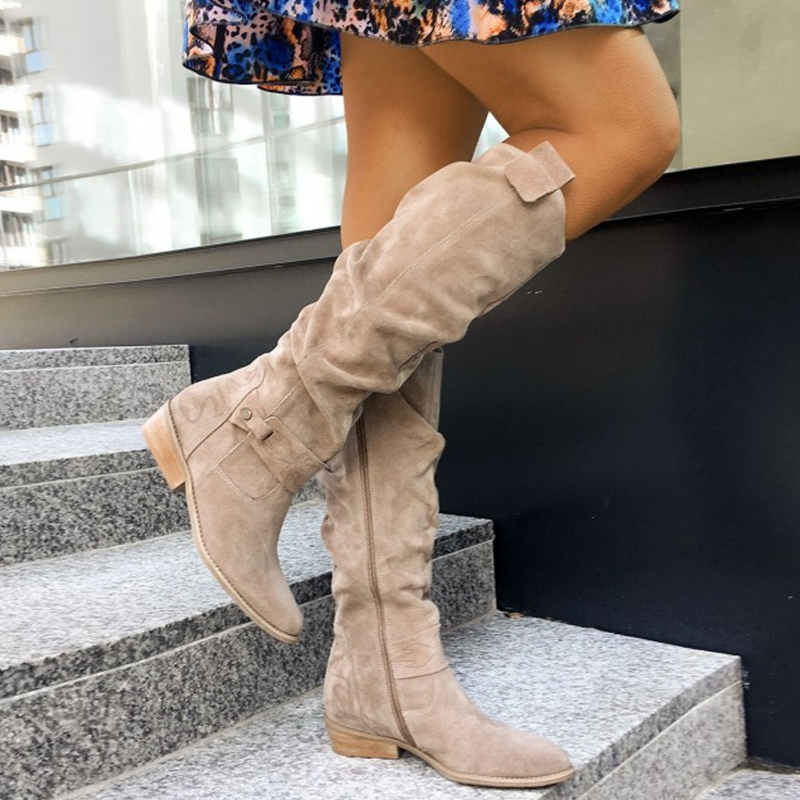 Damen Stiefel kniehoch – Low Heel – Rundzeh – Reißverschluss – Schnallen-Design