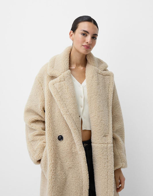Damen Teddy Mantel – Oversized Passform – Flauschige Textur – Zweireiher – Reverskragen