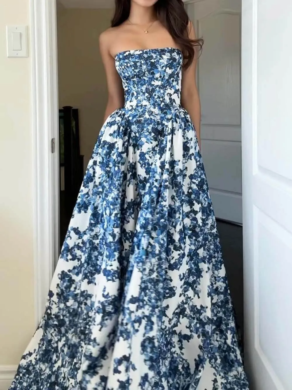 Damen Maxikleid – Schulterfrei – Figurbetontes Oberteil – Eleganter A-Linien Schnitt