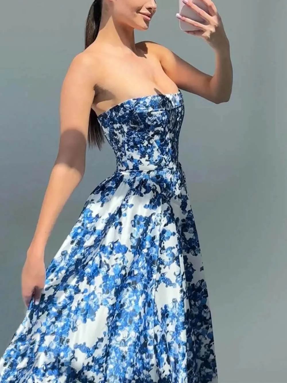 Damen Maxikleid – Schulterfrei – Figurbetontes Oberteil – Eleganter A-Linien Schnitt