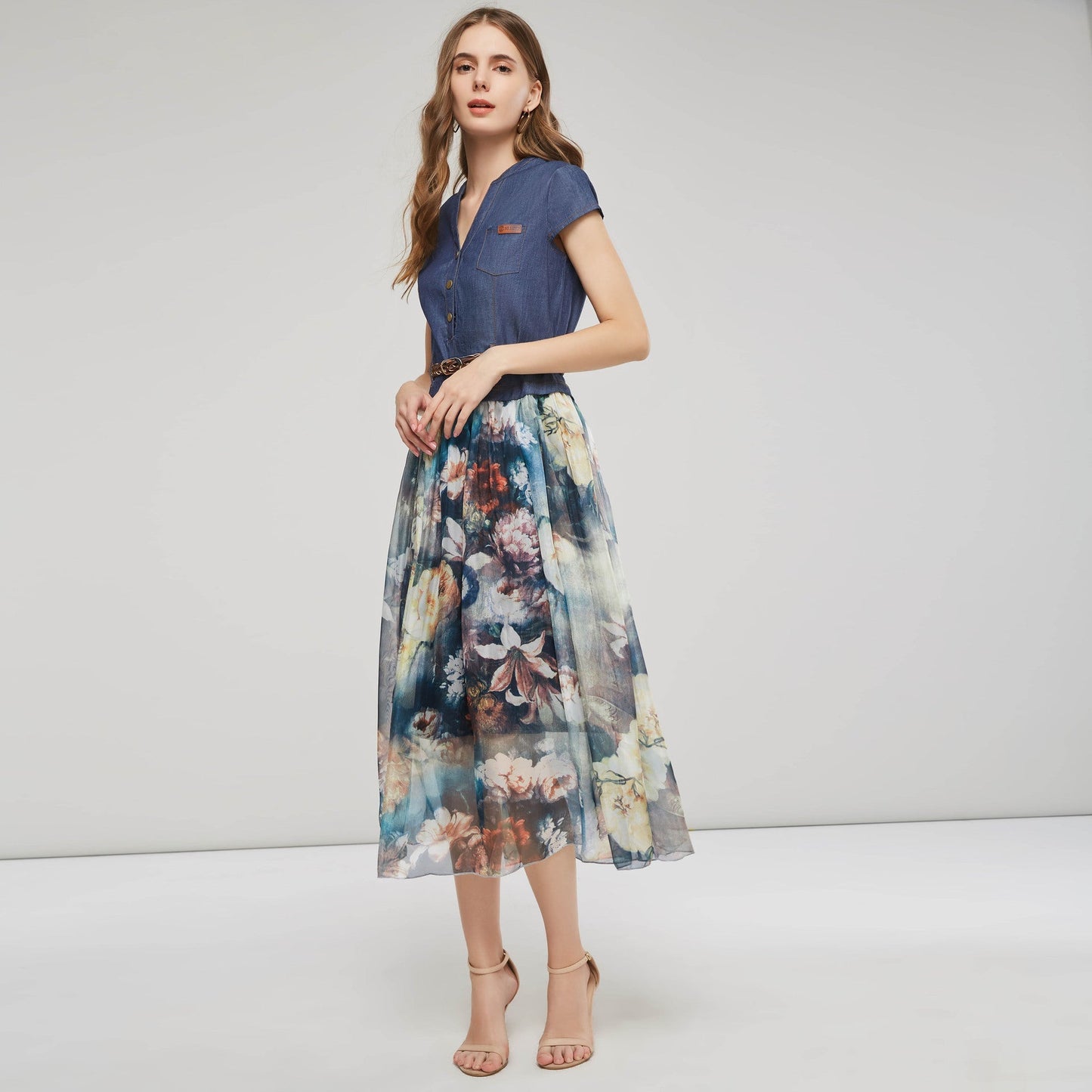 Damen Maxikleid – V-Ausschnitt – Knopfleiste – Geflochtener Gürtel – Luftiges Design