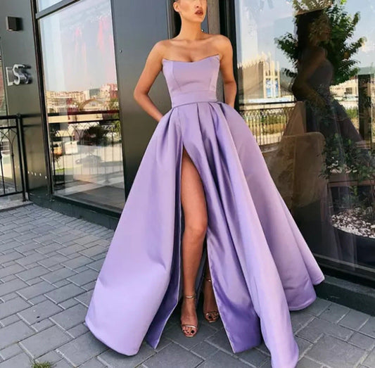 Damen Abendkleid – Schulterfrei – Figurbetontes Oberteil – Weiter Rock mit Schlitz