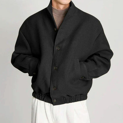 Herrenjacke – Lockerer Schnitt – Weiches Strukturgewebe – Hoher Kragen – Elastischer Bund