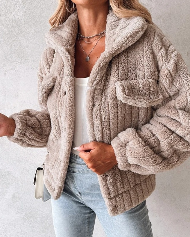 Damen Mantel – Oversized Fit – Flauschige Textur – Knopfverschluss – Hüftlang