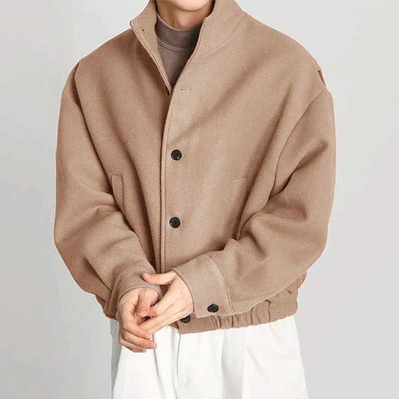 Herrenjacke – Lockerer Schnitt – Weiches Strukturgewebe – Hoher Kragen – Elastischer Bund