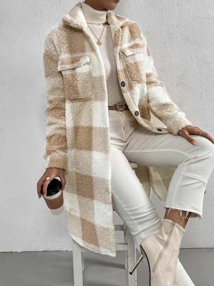 Damen Teddy Mantel – Oversized Fit – Karomuster – Mittellang mit Brusttaschen
