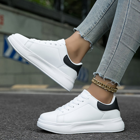 Damen Sneakers – Low-Top – Kunstleder – Schnürung – Bequeme Laufsohle