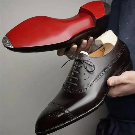 Herren Oxford Schuhe – Glänzendes Finish – Schmale Passform – Brogue Details