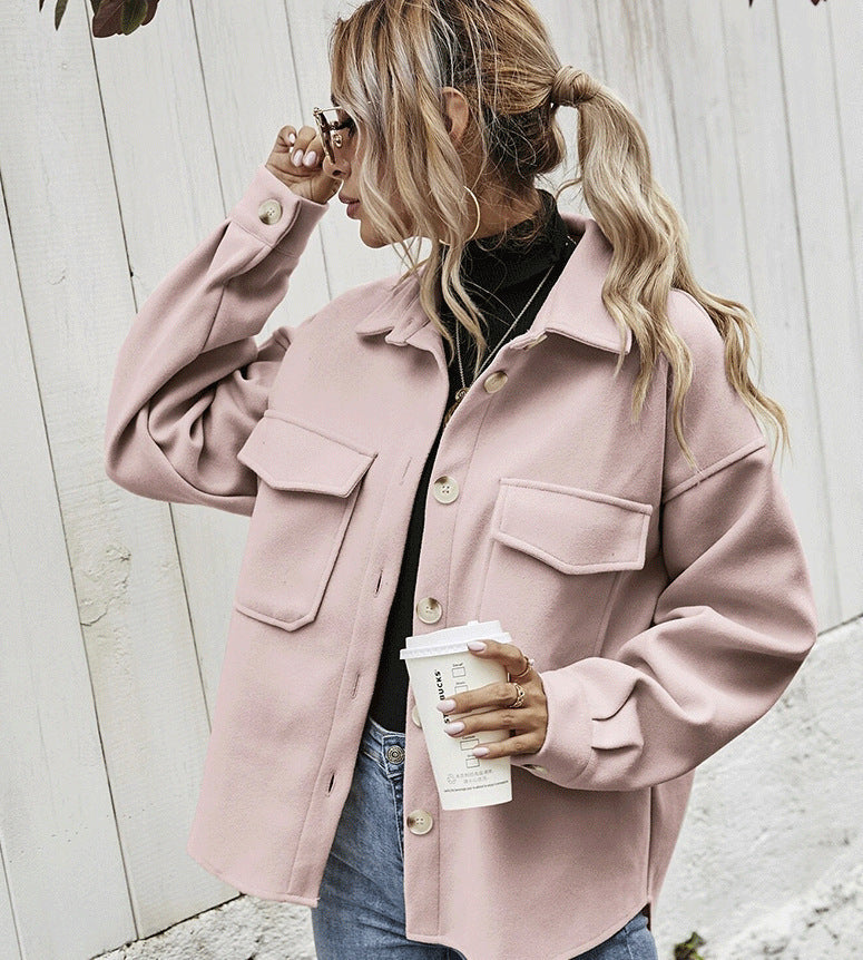 Damen Oversize Jacke – Weicher Wollmix – Knopfverschluss – Brusttaschen – Hüftlang