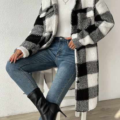 Damen Teddy Mantel – Oversized Fit – Karomuster – Mittellang mit Brusttaschen
