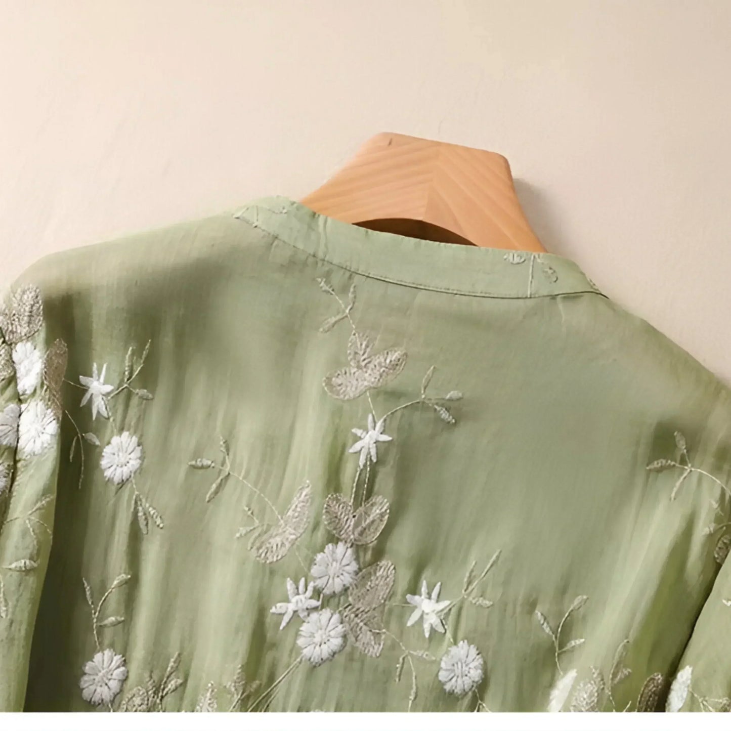 Damen Bluse – Lockerer Schnitt – Florale Stickerei – Knopfleiste – 3/4 Ärmel