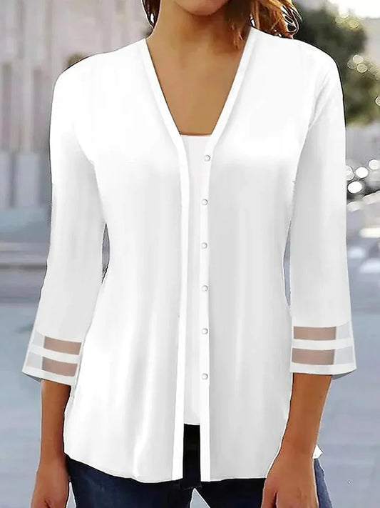 Damen Bluse – Lockere Passform – V-Ausschnitt – Knopfleiste – Halbtransparente Ärmel