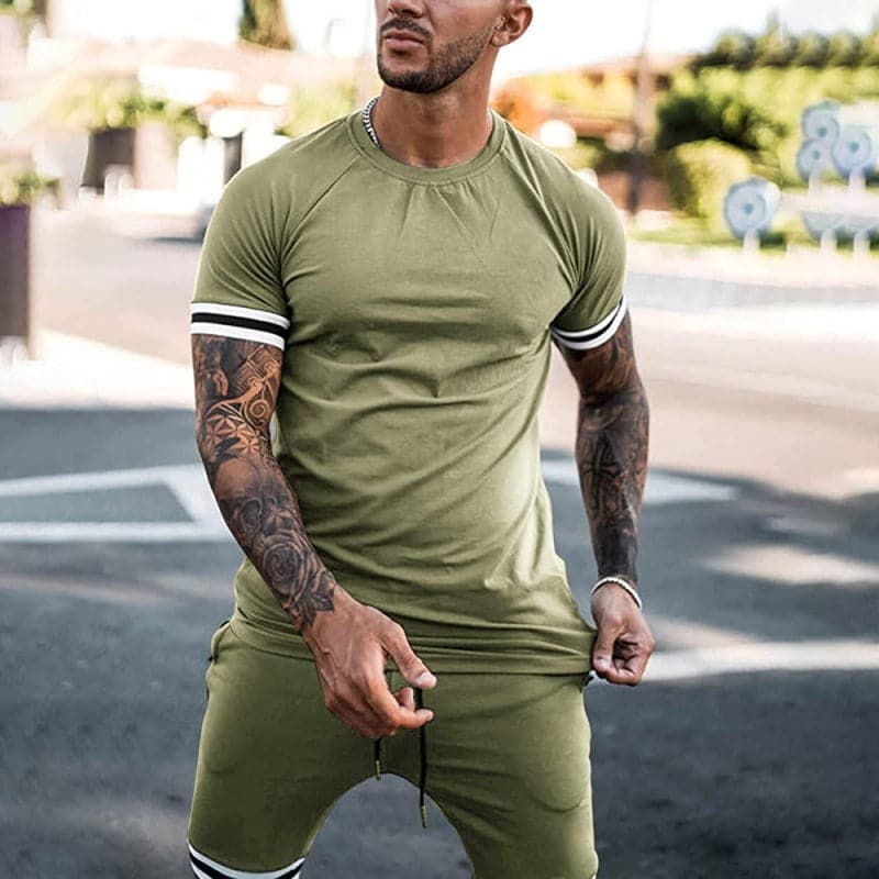 Herren Trainingsset – Slim Fit – Atmungsaktiver Stretch – Kurzarm & Shorts