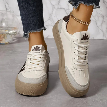 Damen Sneakers – Low-Top – Plateau Sohle – Schnürung – Modischer Freizeitstil