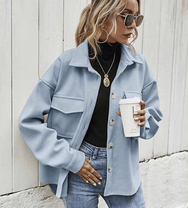 Damen Oversize Jacke – Weicher Wollmix – Knopfverschluss – Brusttaschen – Hüftlang