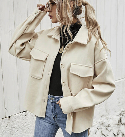 Damen Oversize Jacke – Weicher Wollmix – Knopfverschluss – Brusttaschen – Hüftlang