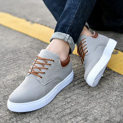 Herren Sneaker – Low-Top – Atmungsaktives Textil – Schnürung – Gepolsterter Kragen