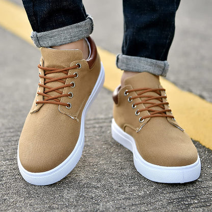 Herren Sneaker – Low-Top – Atmungsaktives Textil – Schnürung – Gepolsterter Kragen