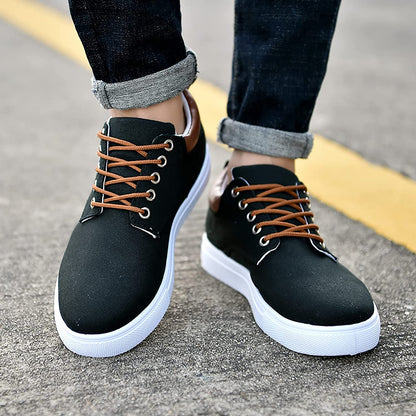Herren Sneaker – Low-Top – Atmungsaktives Textil – Schnürung – Gepolsterter Kragen