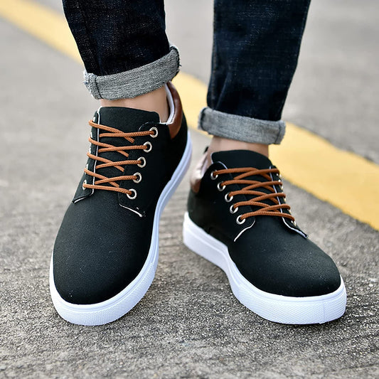 Herren Sneaker – Low-Top – Atmungsaktives Textil – Schnürung – Gepolsterter Kragen