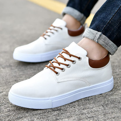 Herren Sneaker – Low-Top – Atmungsaktives Textil – Schnürung – Gepolsterter Kragen