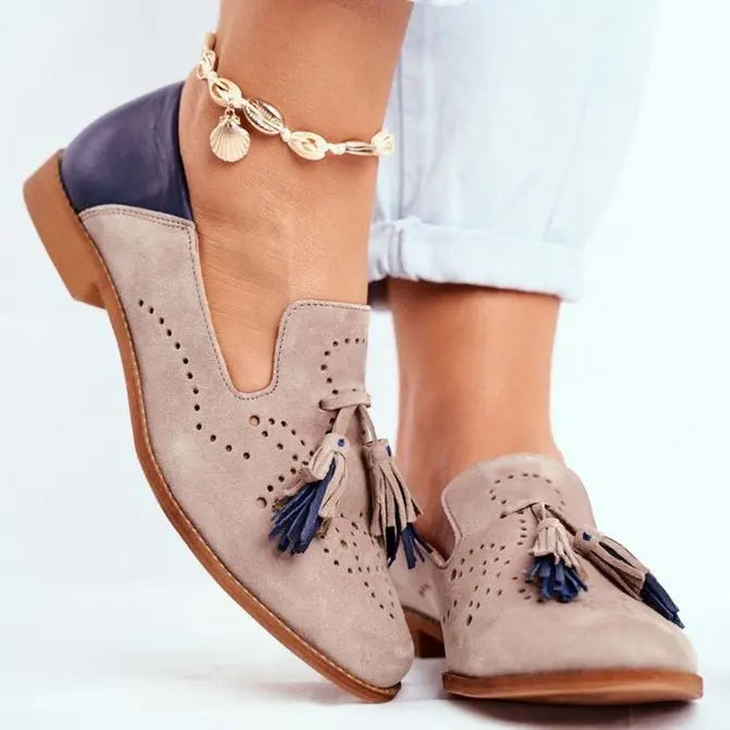 Damen Loafer – Klassische Passform – Weiches Finish – Mit Quasten und Lochmuster